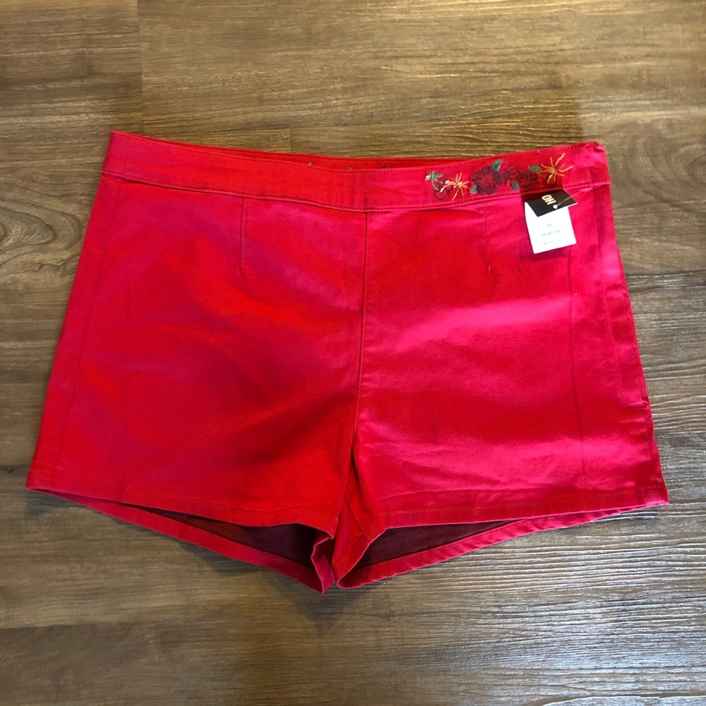 🌻 NWT Red Riverdale shorts